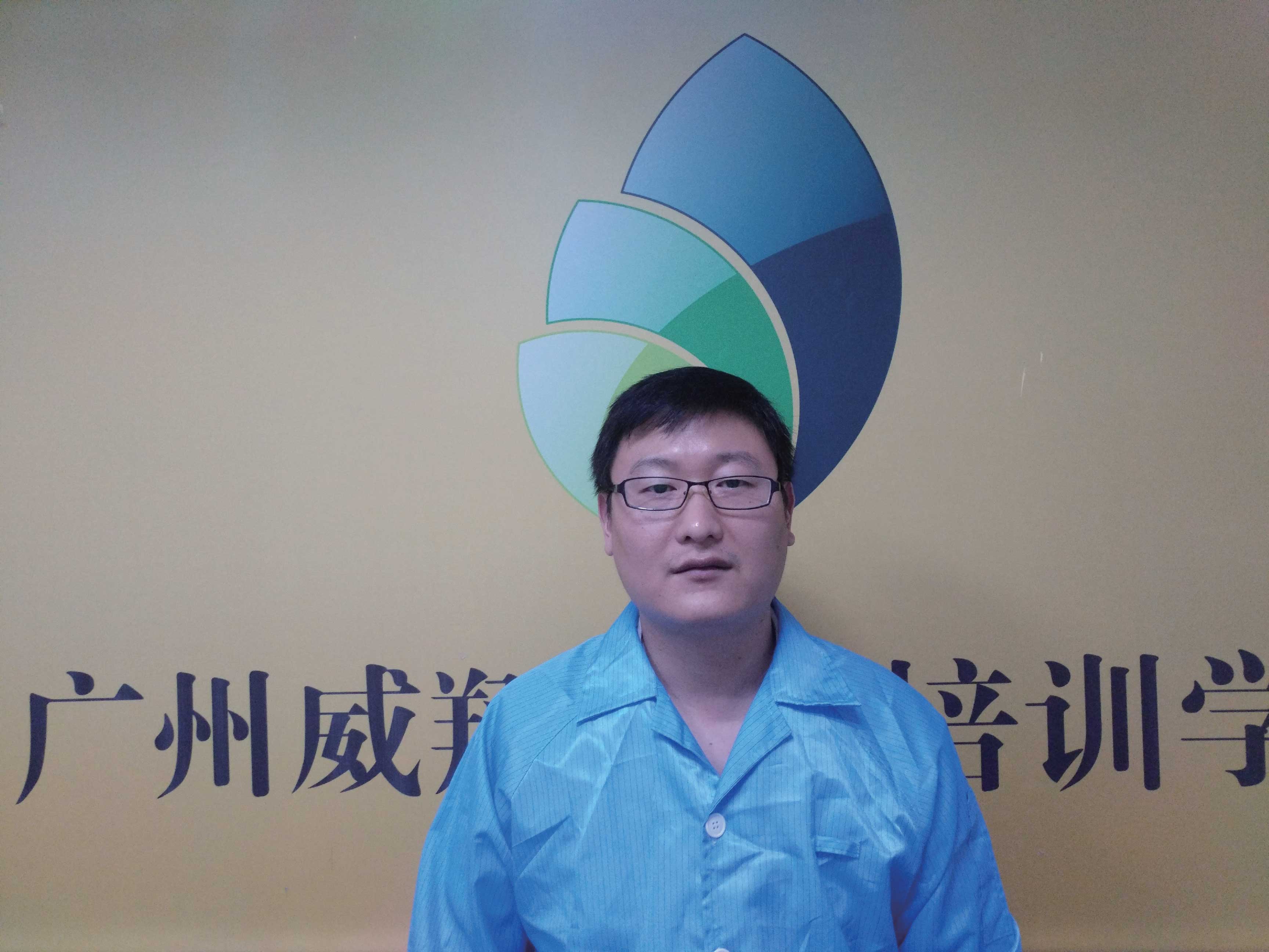 黃老師.jpg